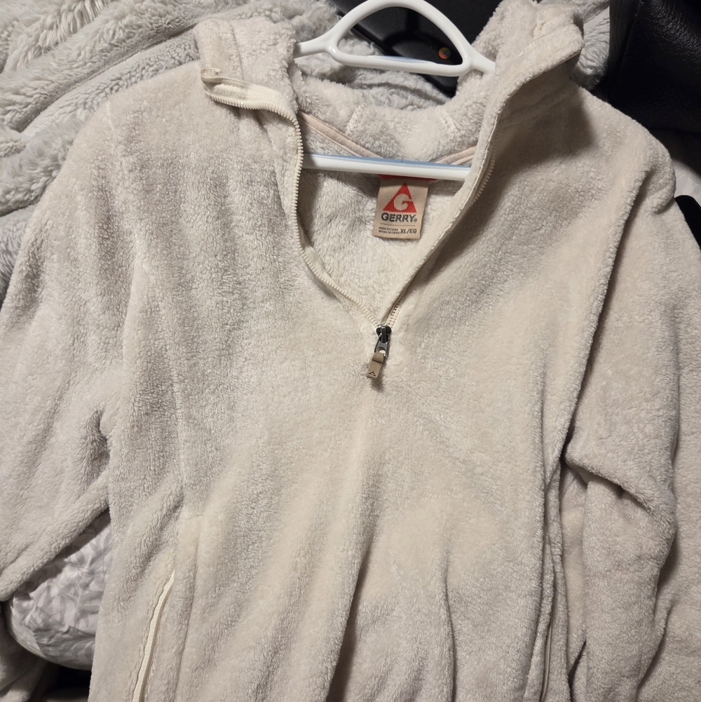 White pull over soft. Lightly used